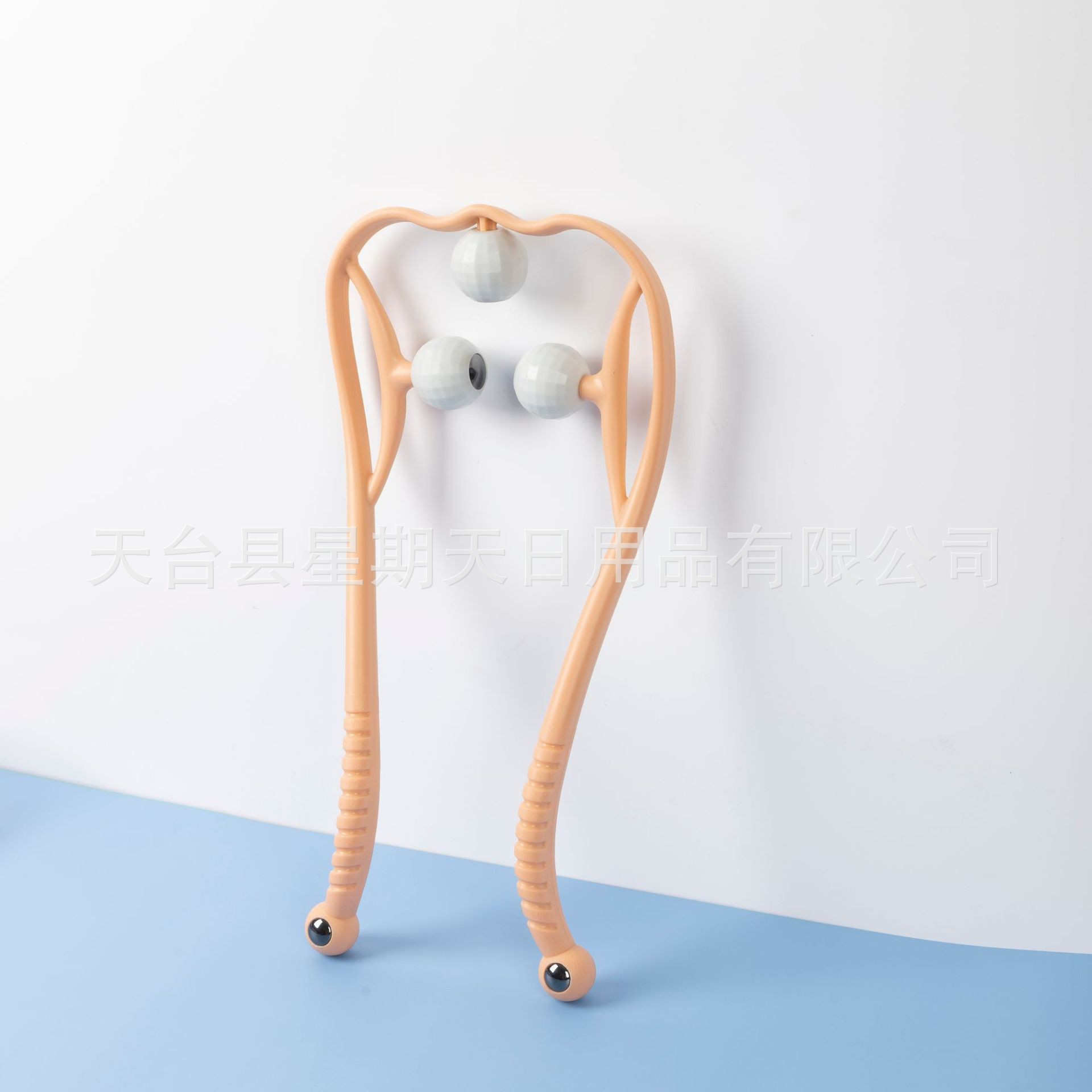 Manual Neck and Shoulder Massage Tool with Magnetic Acupoint-Inspired Nodes for Home Relaxation - Image 4