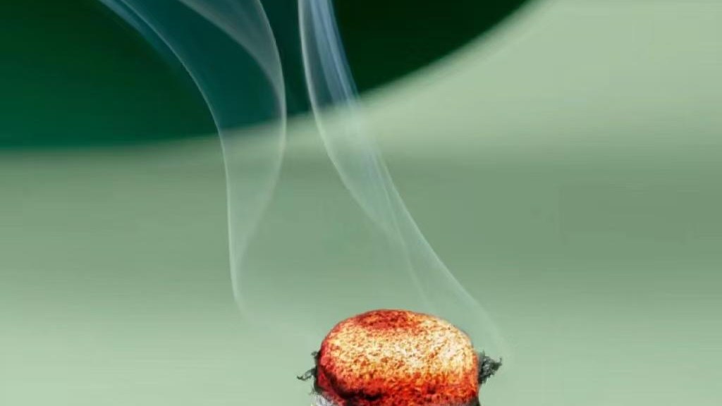 Burning moxa cone with visible warmth for careful heat monitoring
