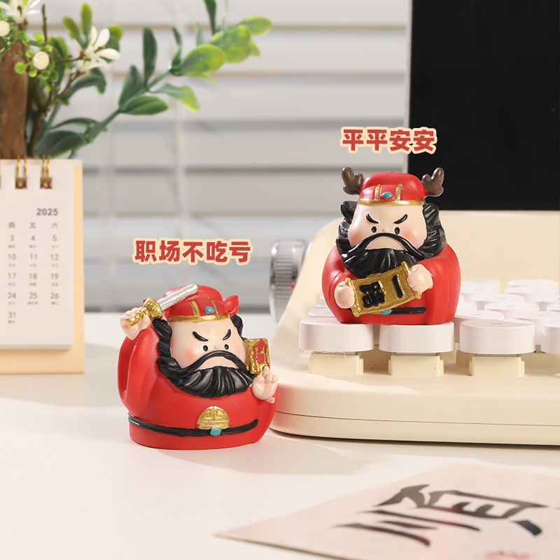 Chinese-Style Zhong Kui Resin Figurine, Creative Stress-Relief Guardian Deity Decoration, Small Ornament for Car Dashboard, Wealth-Attracting Display Piece - Image 3