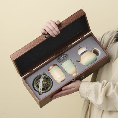 Chinese-Style Forbidden City Cultural and Creative Tea Set Gift Set for Clients and Elders, Practical Corporate Annual Meeting Business Gift